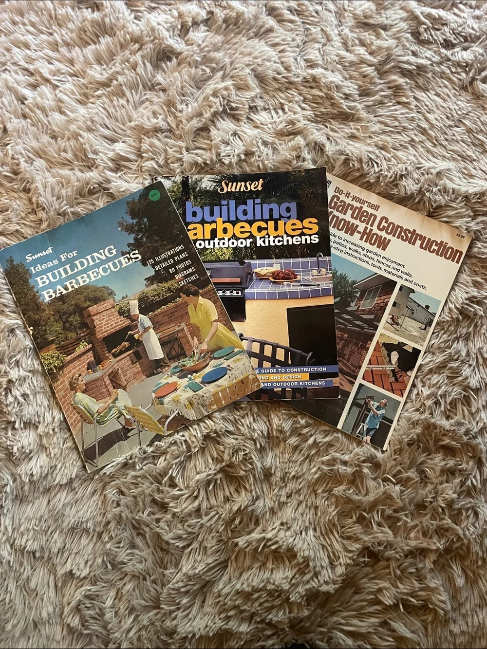 Sunset Building Barbecues Outdoor Kitchens Book - Blue Cover
